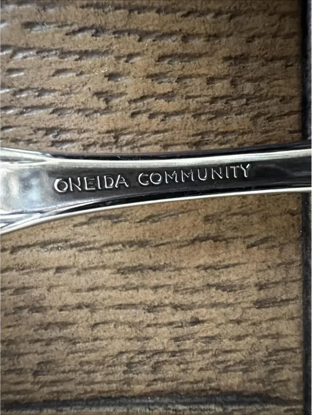Oneida Community Brahms 65 Pc Stainless Flatware Set - Service for 12